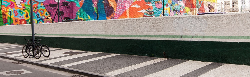 Betonski pločnik v soseski Porto Maravilha, Rio de Janeiro, Brazilija
